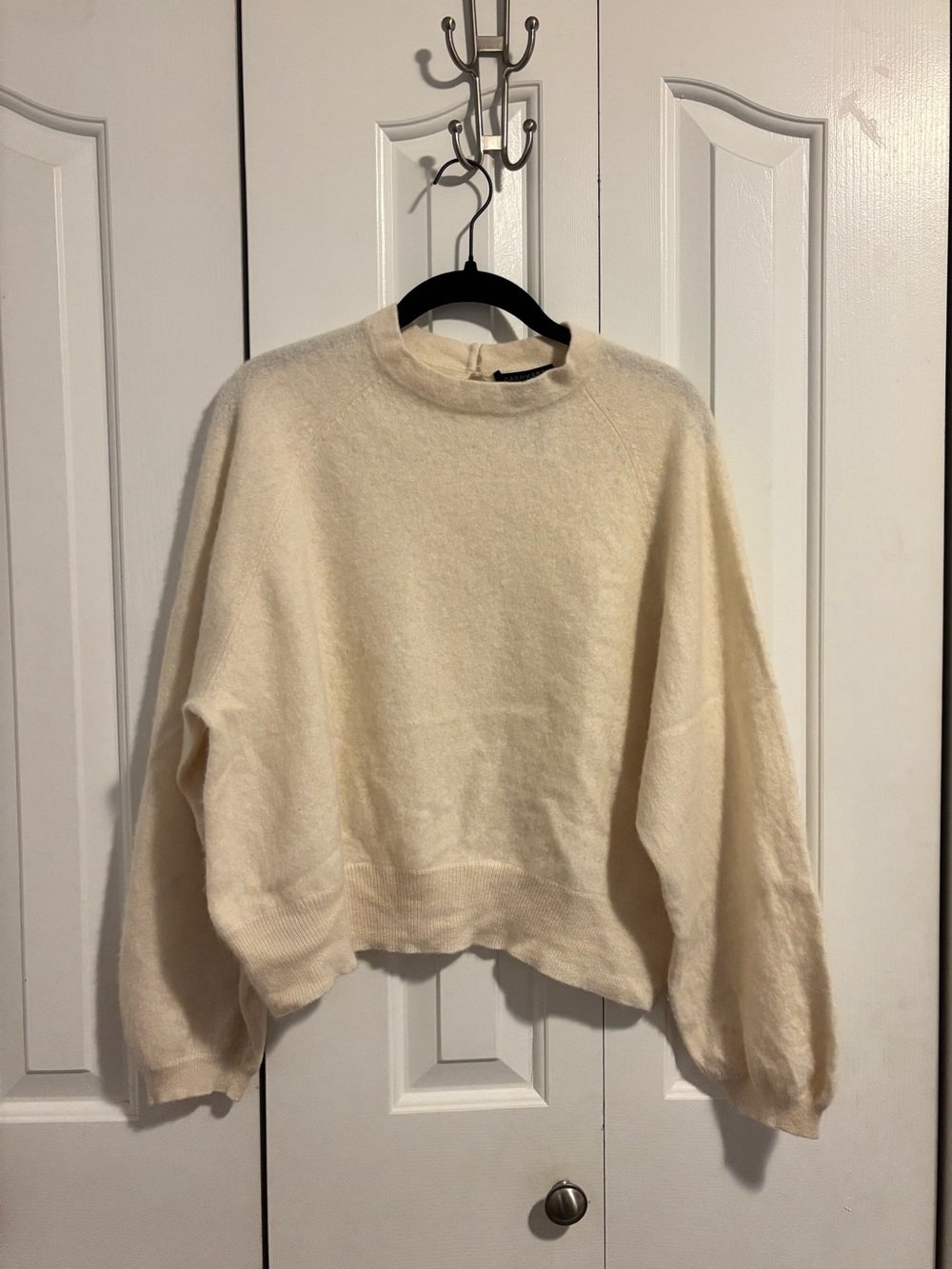 100% cashmere sweater in white/cream color, size XL